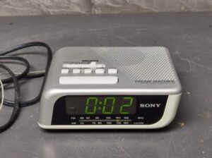راديو مع ساعه منبه سوني sony مستخدم نظيف وكال