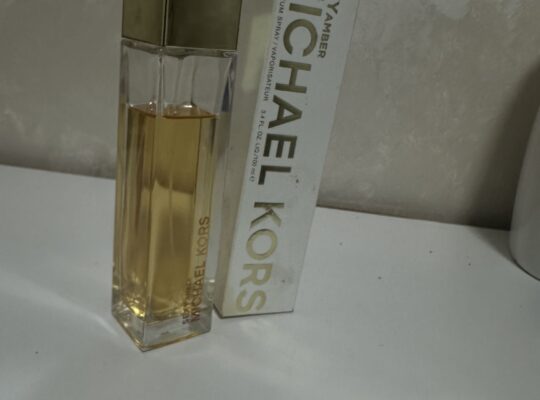 علبة عطر michael kors الاصليه للبيع